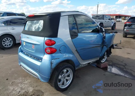 2013 Smart Fortwo Passion z USA, uszkodzony, nr VIN WMEEK3BA3DK640108
